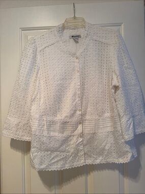 Newport News White Eyelet Button-Front Shirt